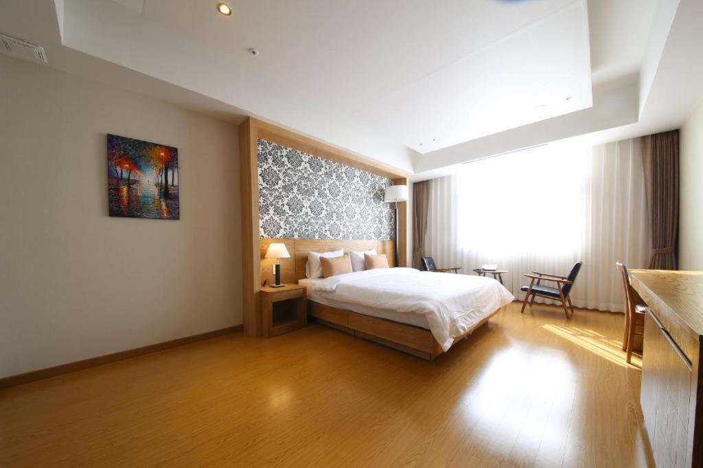 Lake 45 Hotel Naju Zewnętrze zdjęcie