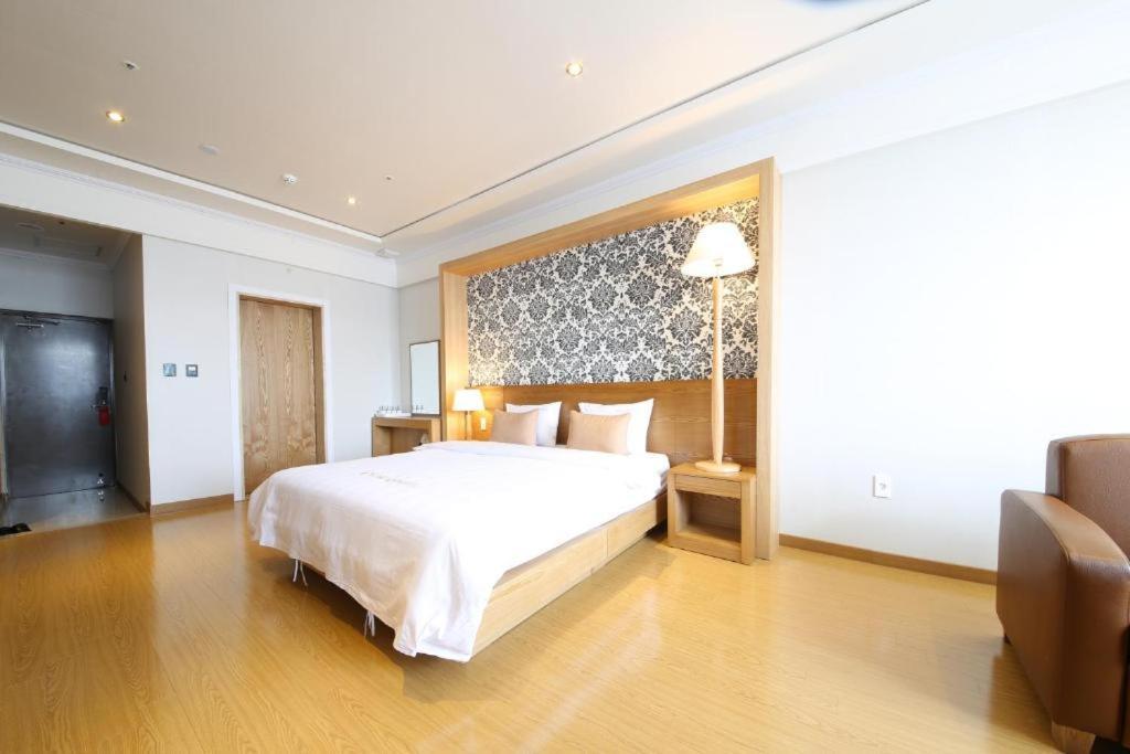 Lake 45 Hotel Naju Zewnętrze zdjęcie