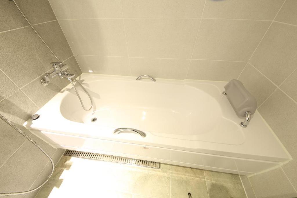 Lake 45 Hotel Naju Zewnętrze zdjęcie