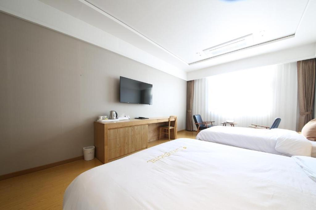 Lake 45 Hotel Naju Zewnętrze zdjęcie