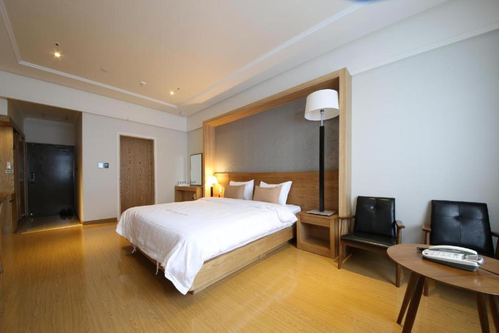Lake 45 Hotel Naju Zewnętrze zdjęcie